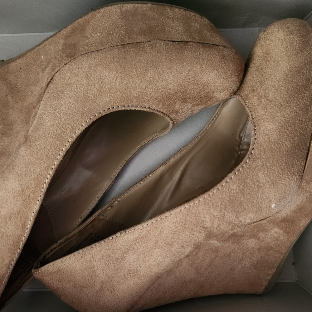 Elegant Tan Suede Wedge Shoes